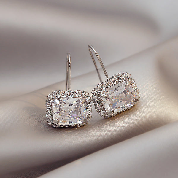 【LAZY DAWN】square cubic earring E027〜ピアス★2021SS 14k Two-Tone Cross-over Huggie Cubic Zirconia Earrings