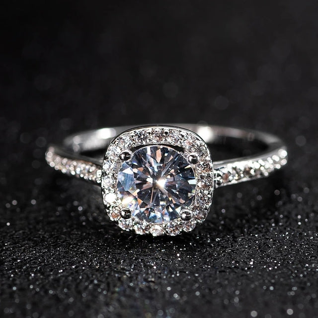 Vintage style Pear Shape Engagement Ring Silve Color Promise Wedding Ring Trends Fancy Cubic Zirconia Jewelry Birthday Gift